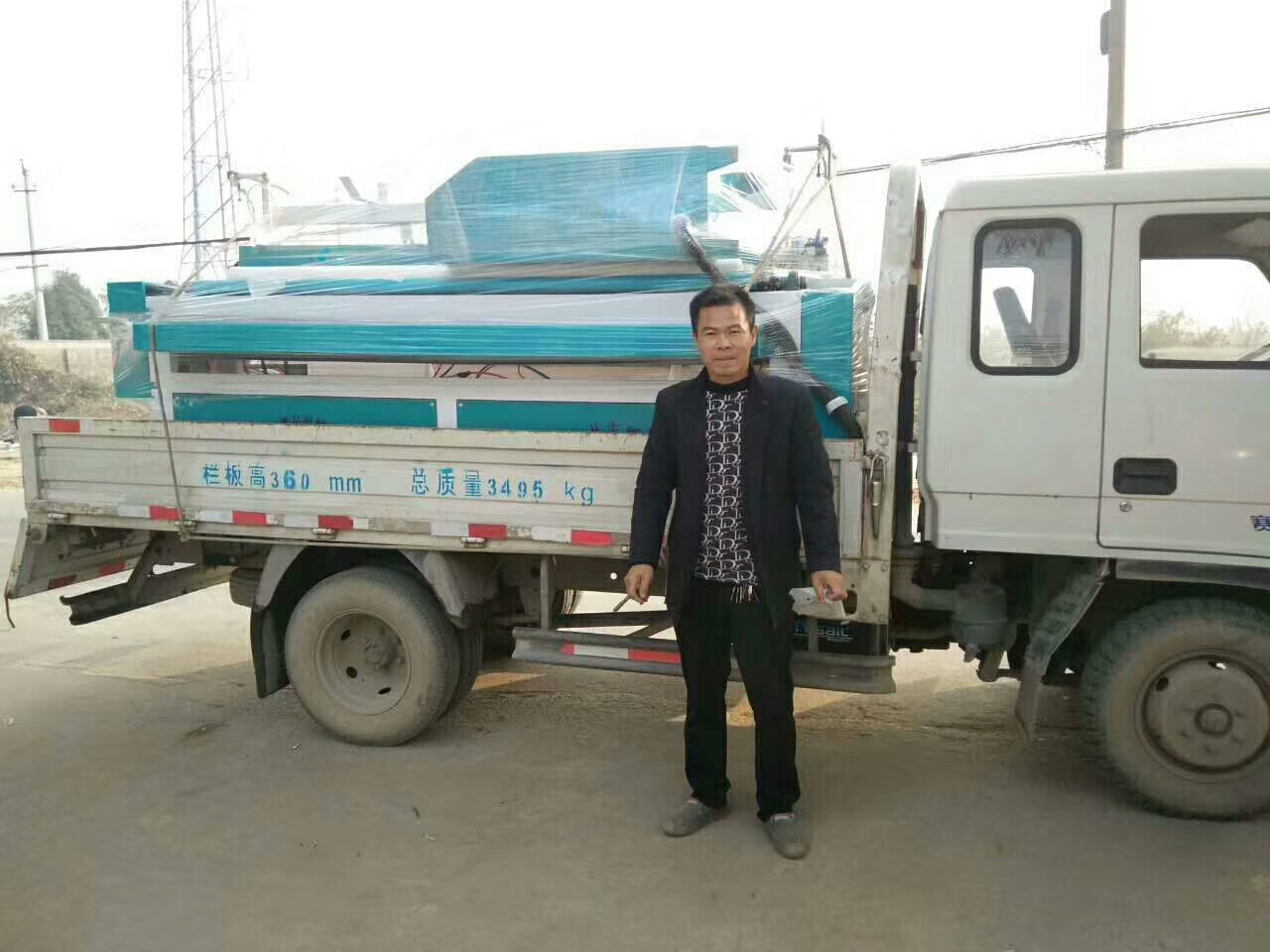 【河南焦作】衛(wèi)生紙復(fù)卷機(jī)裝車發(fā)貨